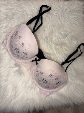 Victoria's Secret Pale Pink Lace Embellished Bra with Black Accents 32D